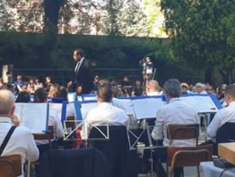 Attacco alla Filarmonica con pallini ad aria compressa