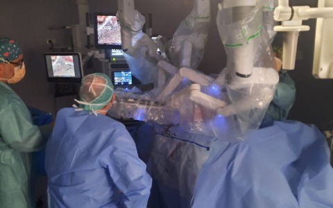 Chirurgia robotica al Fornaroli: un intervento pionieristico