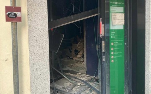 Esplosione notturna: bancomat colpito a Corbetta