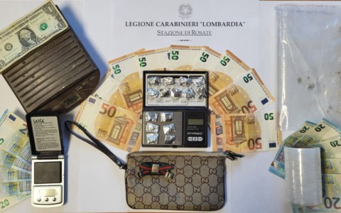 Giovane arrestato per spaccio davanti al supermercato