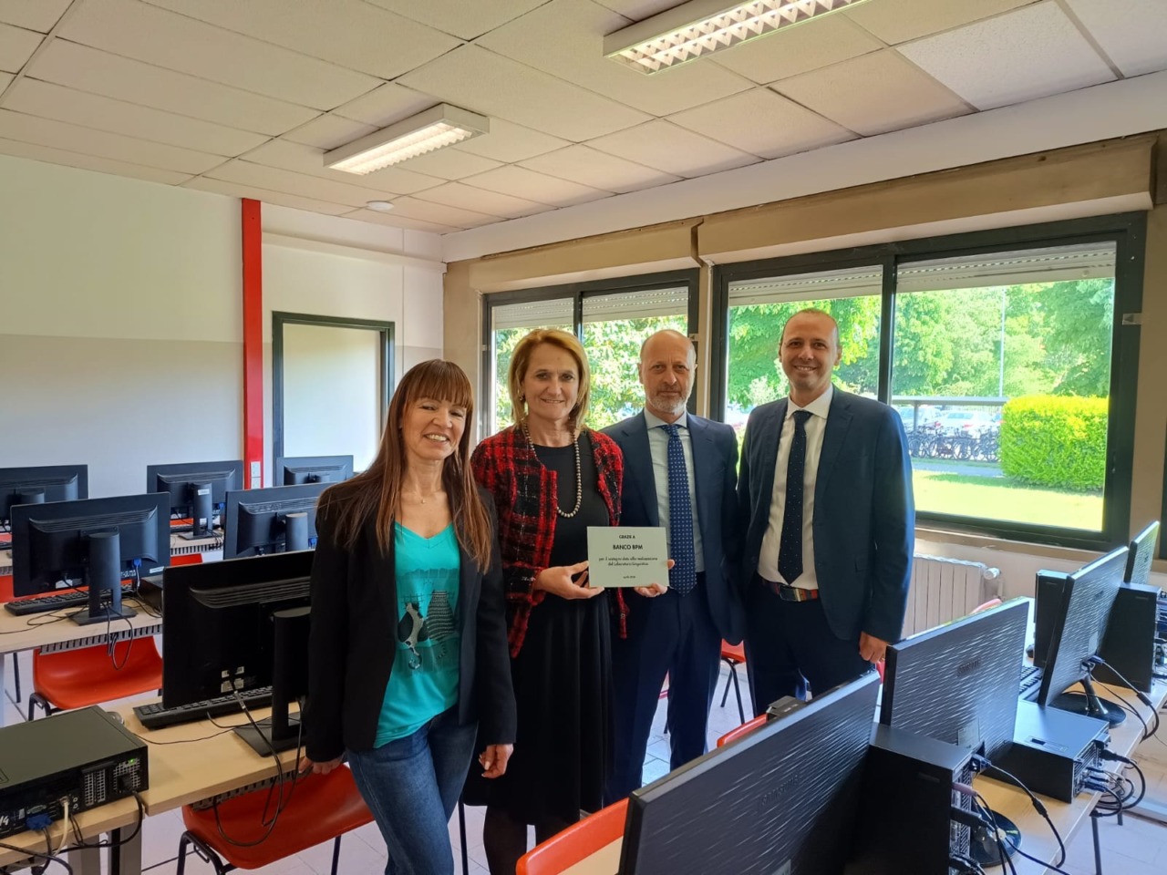 Inaugurato il nuovo laboratorio linguistico all’Istituto “Bachelet” di Abbiategrasso