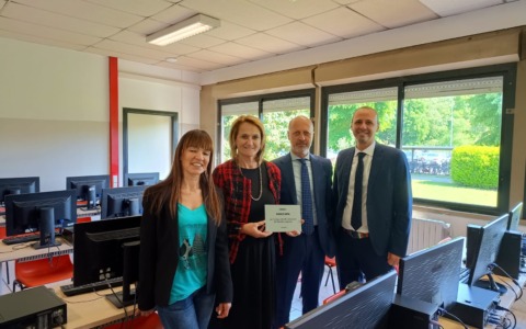 Inaugurato il nuovo laboratorio linguistico all’Istituto “Bachelet” di Abbiategrasso