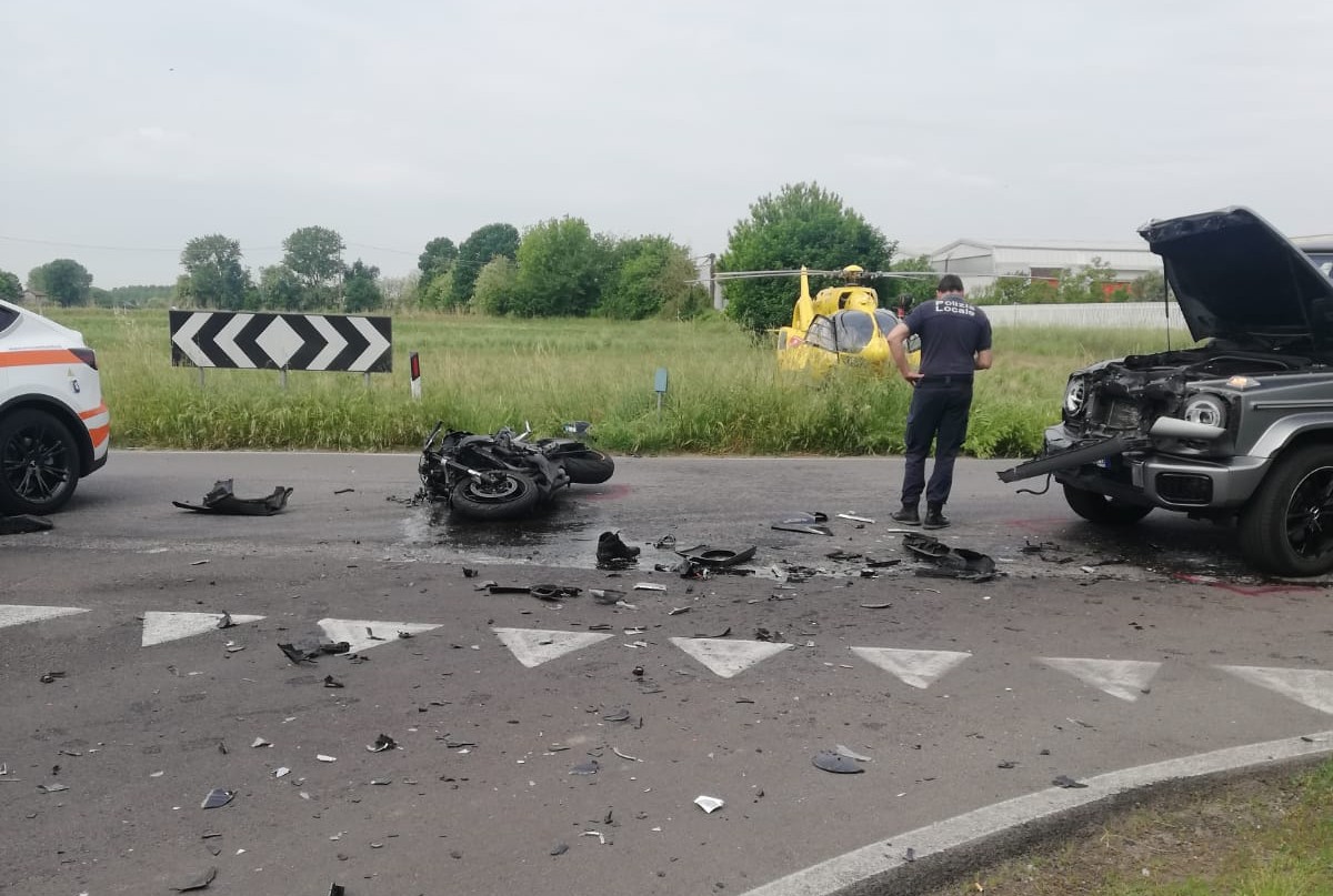 Incidente mortale sulla Sp526: motociclista in condizioni critiche al Niguarda