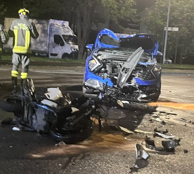 Incidente tra auto e scooter a Vittuone: giovane di 25 anni in condizioni critiche