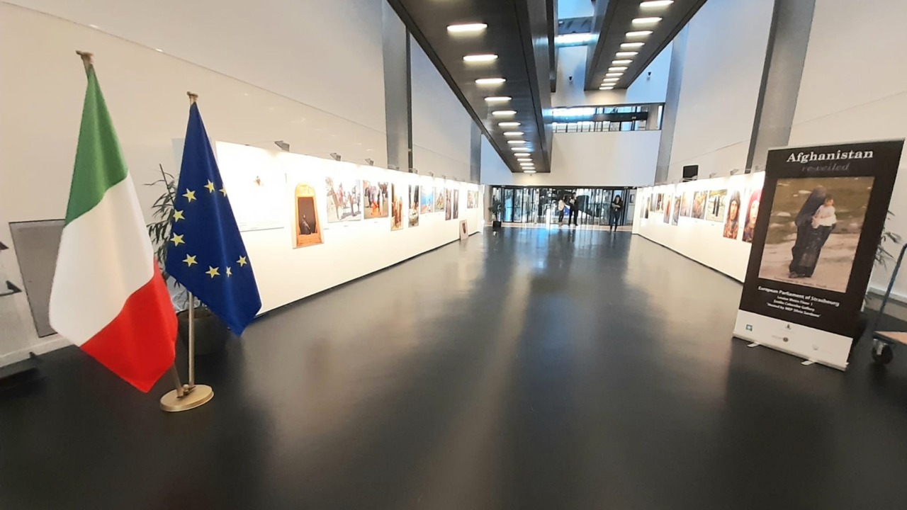 La mostra “Afghanistan re-veiled” approda al Parlamento Europeo