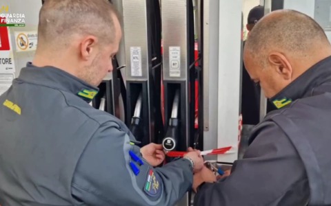 Sequestrati 10mila litri di gasolio non conforme ad Abbiategrasso
