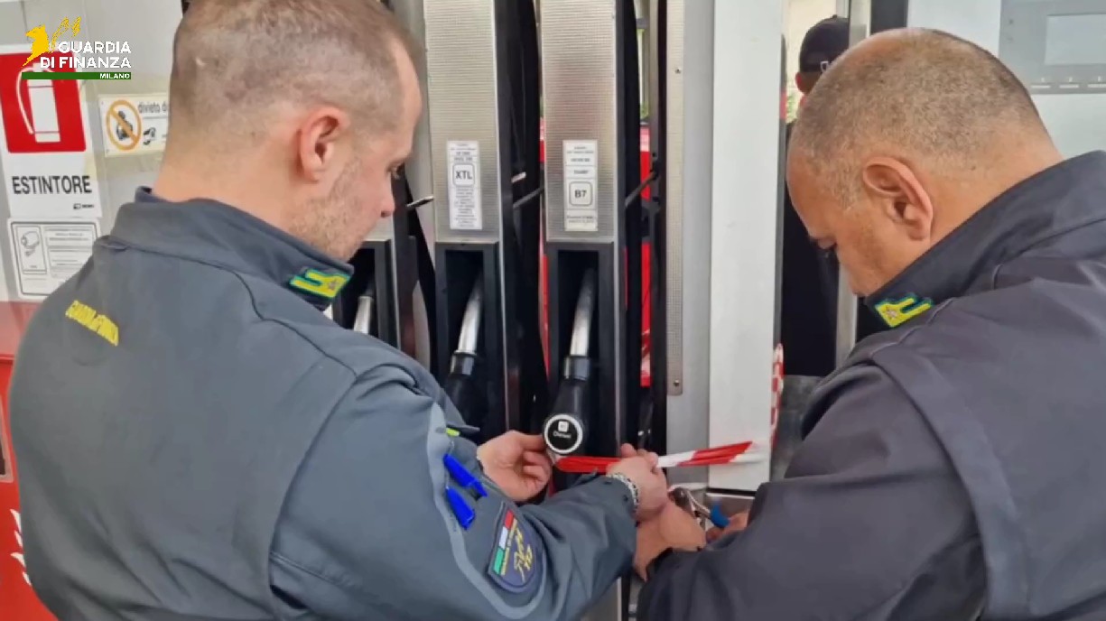 Sequestrati 10mila litri di gasolio non conforme ad Abbiategrasso
