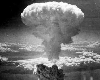 “Sopravvivere alla bomba atomica” in biblioteca