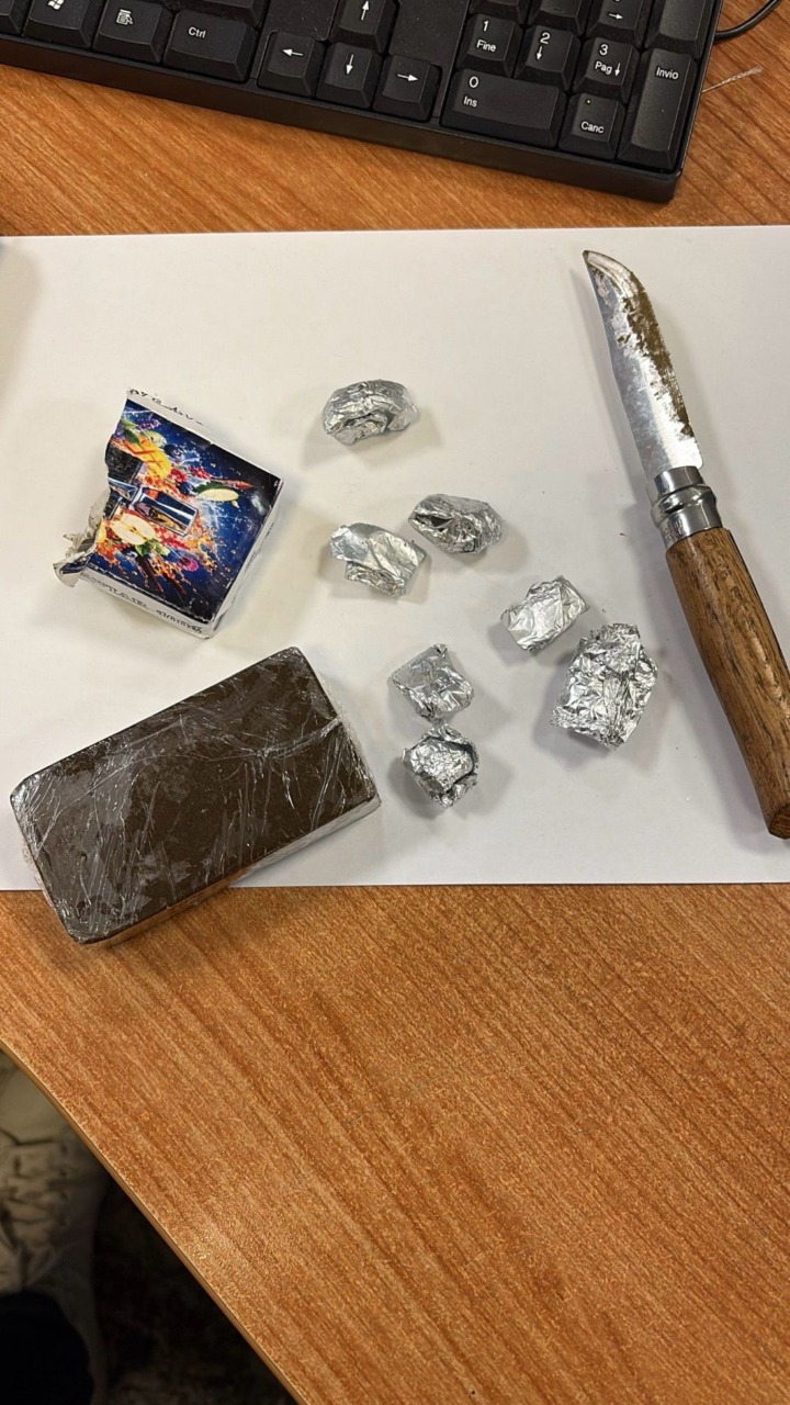 Giovane di 19 anni arrestato per spaccio dopo un inseguimento a piedi