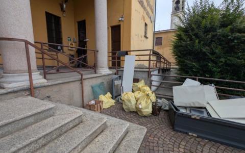 Bancomat esploso: ladri in fuga con il bottino