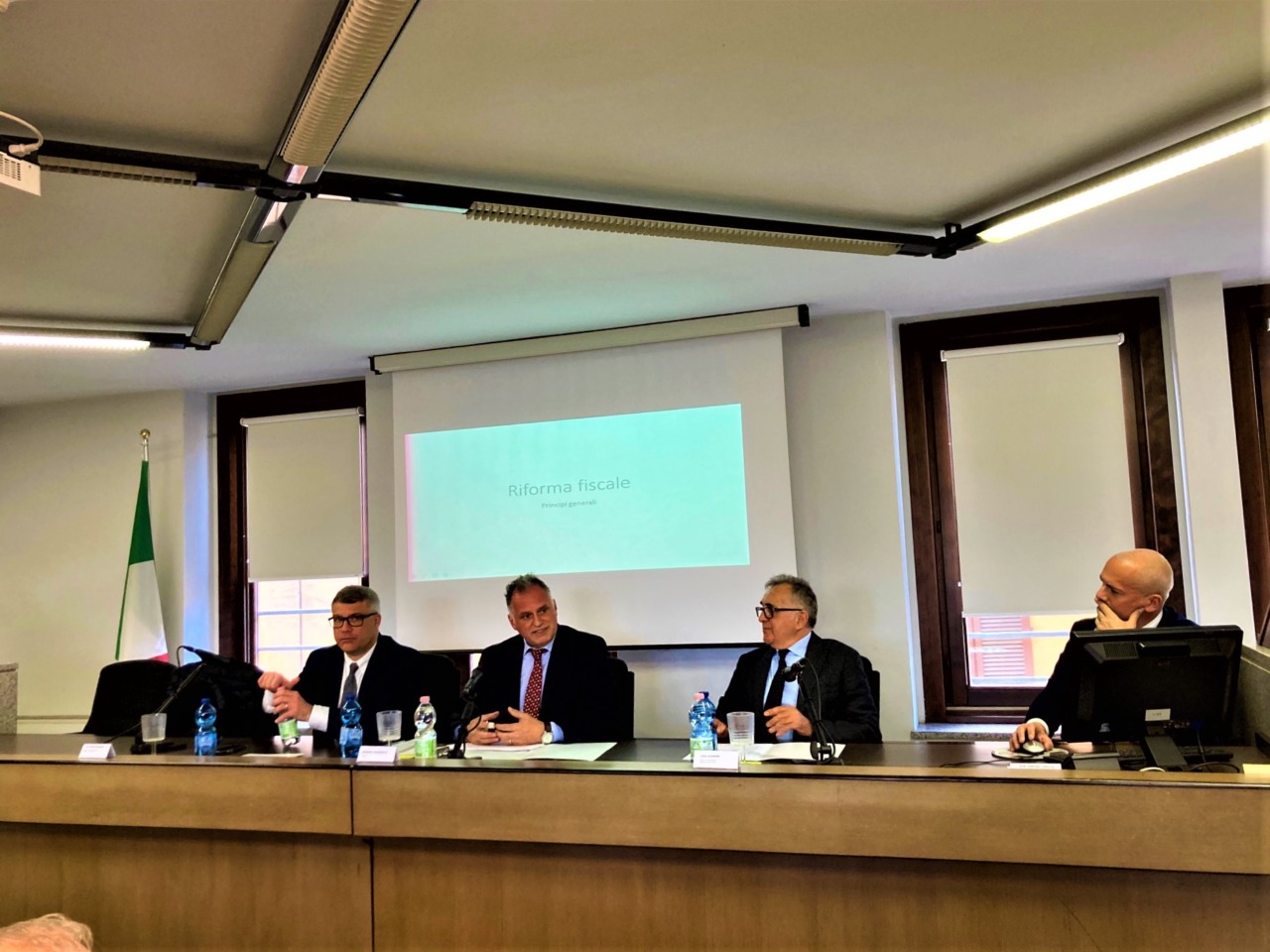 Confcommercio Alto Magentino e il senatore Garavaglia discutono le novità su RT/POS