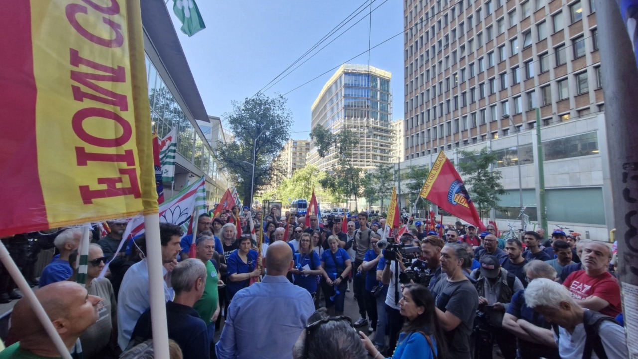 Lavoratori Electrolux e Bcs in manifestazione al Pirellone
