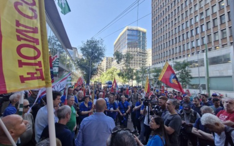 Lavoratori Electrolux e Bcs in manifestazione al Pirellone