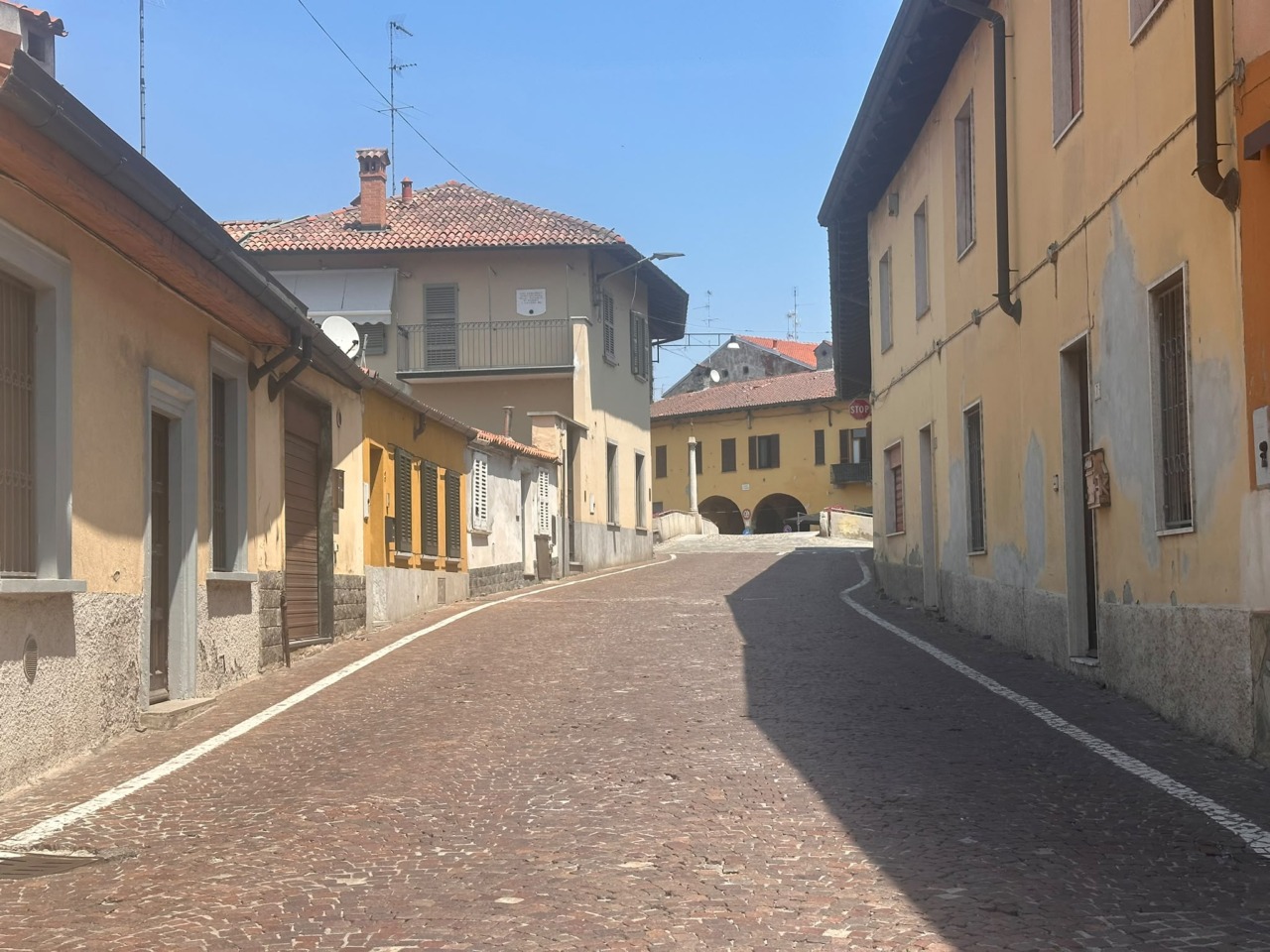Intervento di riparazione in via 25 Aprile a Boffalora sopra Ticino