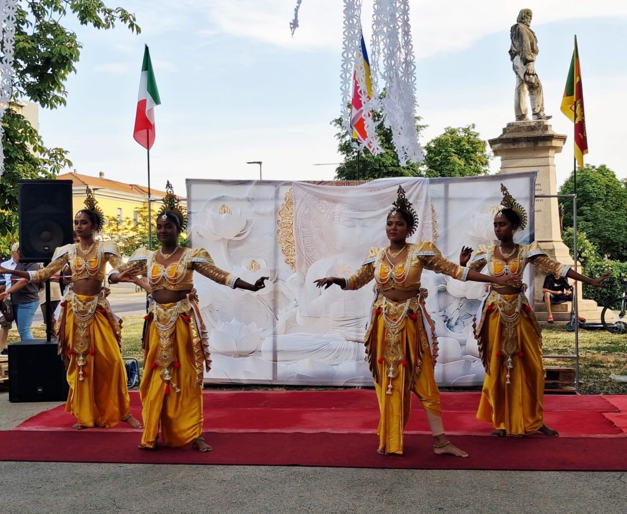 La comunità cingalese celebra il Vesak ad Abbiategrasso