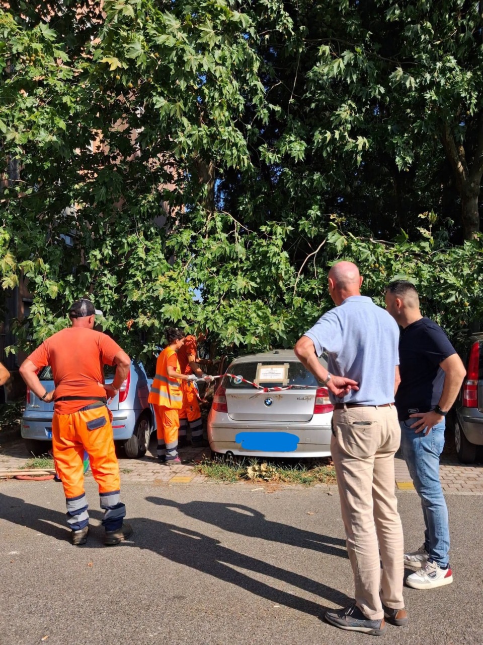 Rimozione delle auto abbandonate nelle case Aler di Abbiategrasso