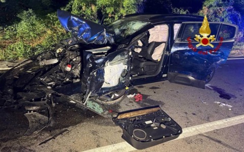 Scontro sulla SS 494: un uomo in condizioni critiche al Niguarda