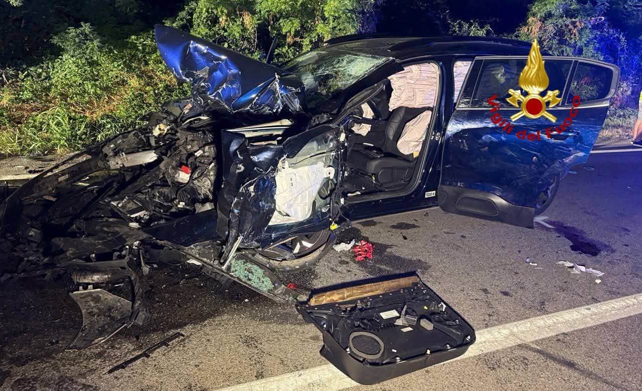 Scontro sulla SS 494: un uomo in condizioni critiche al Niguarda