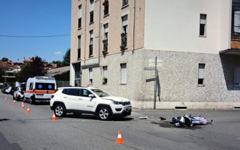 Scontro tra auto e moto: 17enne ricoverato in ospedale