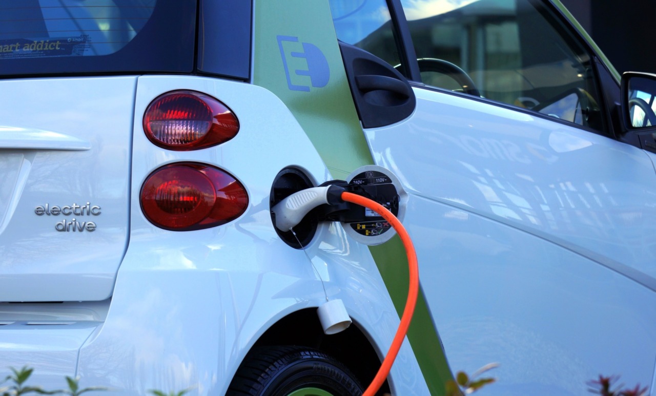 Sei nuove colonnine per la ricarica delle auto elettriche a Bareggio