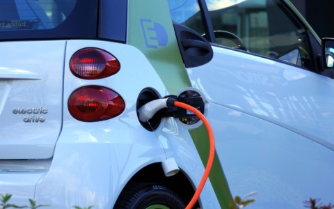 Sei nuove colonnine per la ricarica delle auto elettriche a Bareggio