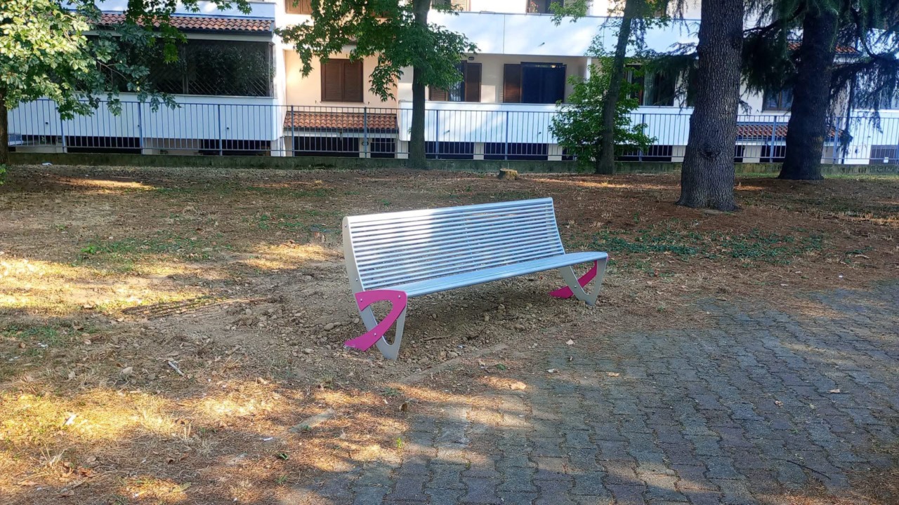 Completati i lavori per 40 panchine nei parchi di Magenta